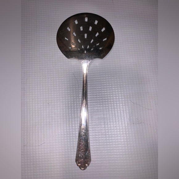 Wm A Rogers A1 CROYDON MARY LEE 1932 Silverplate Pierced Tomato Cucumber Server - Picture 1 of 3